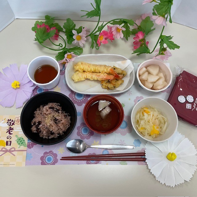 9月のイベント食（敬老会）御赤飯・天ぷらが献立に！