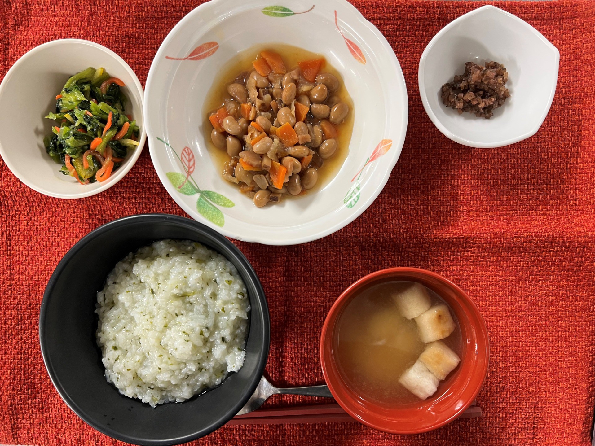 1月7日　無病息災を願い、七草粥を提供しました