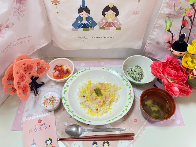 桃の節句、ひな祭りにちらし寿司を提供しました（3月のイベント食）