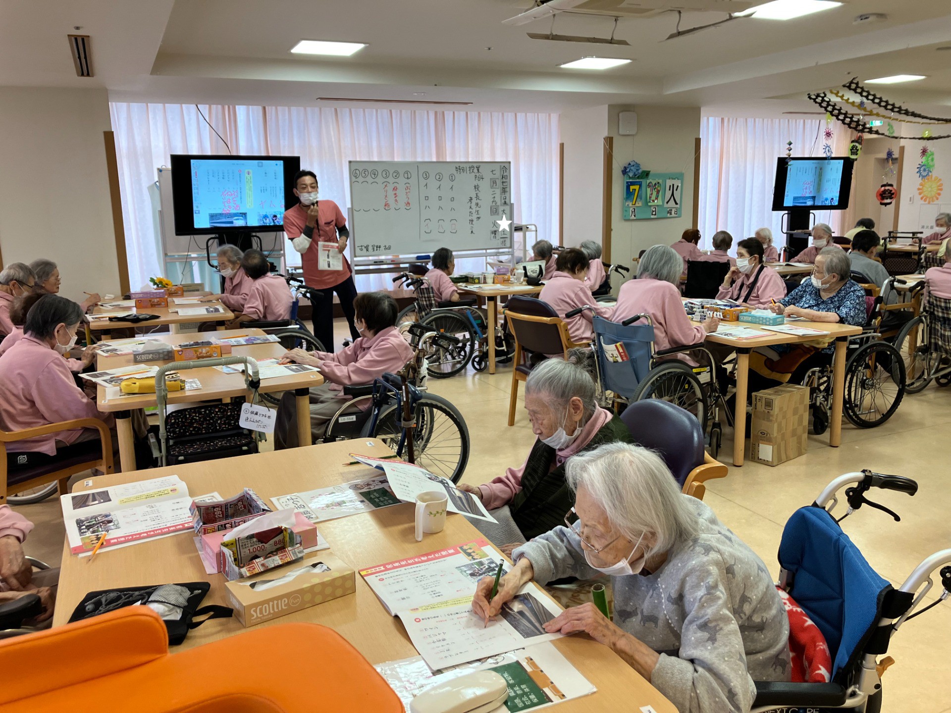 学校形式アクティビティ「おとなの学校」今月の授業の様子