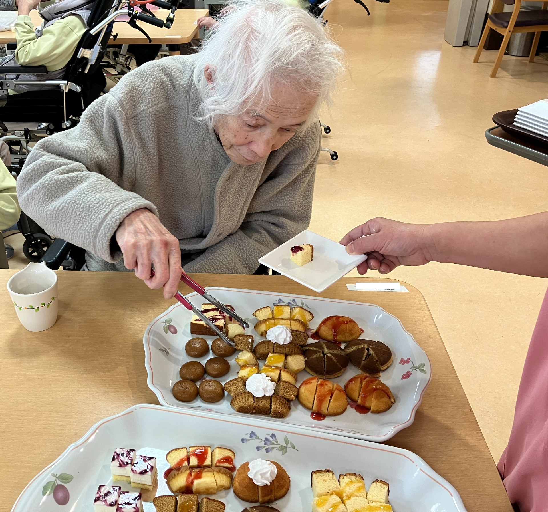 選ぶ楽しさもひとしお♪ 🍰おやつバイキング開催🍰