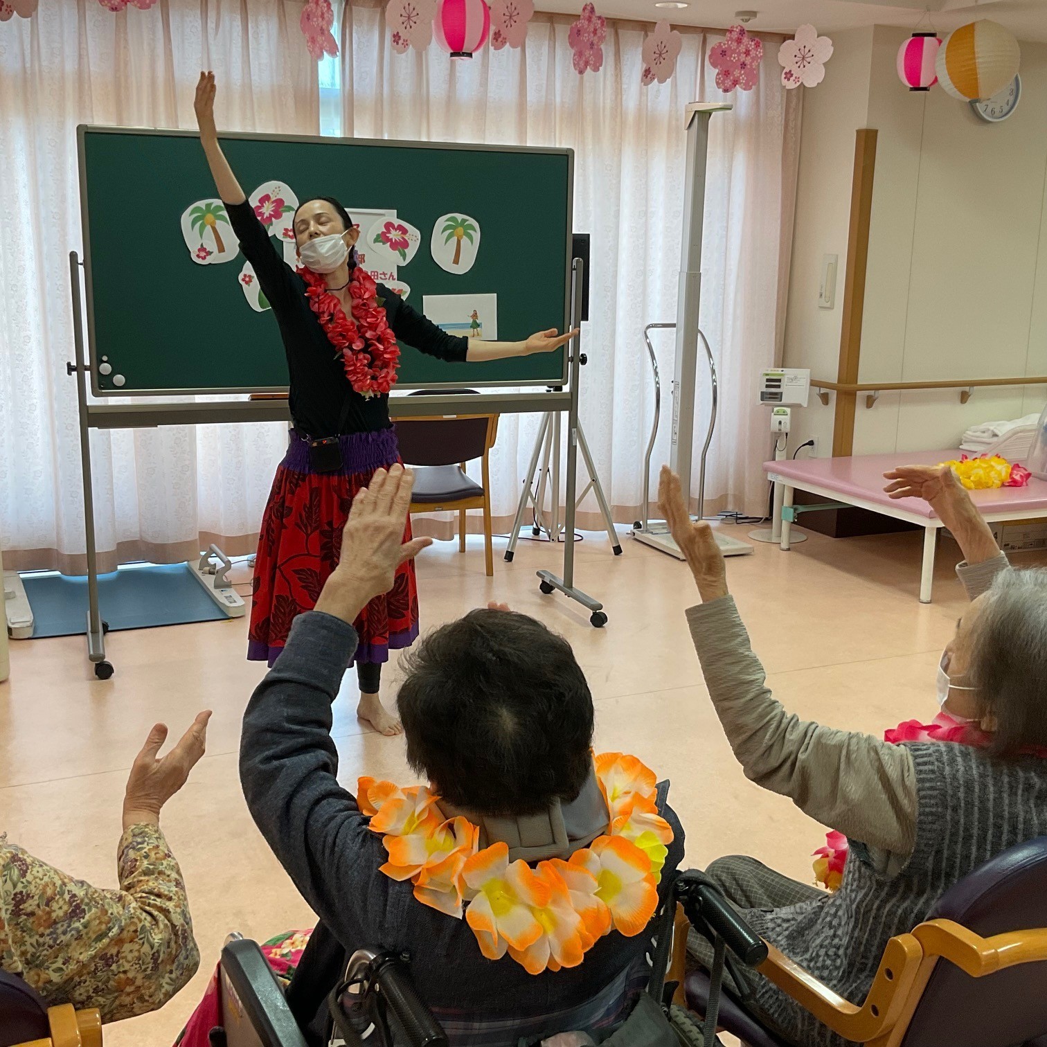 法人内交換留学 ～心弾むフラダンスのひととき～💃