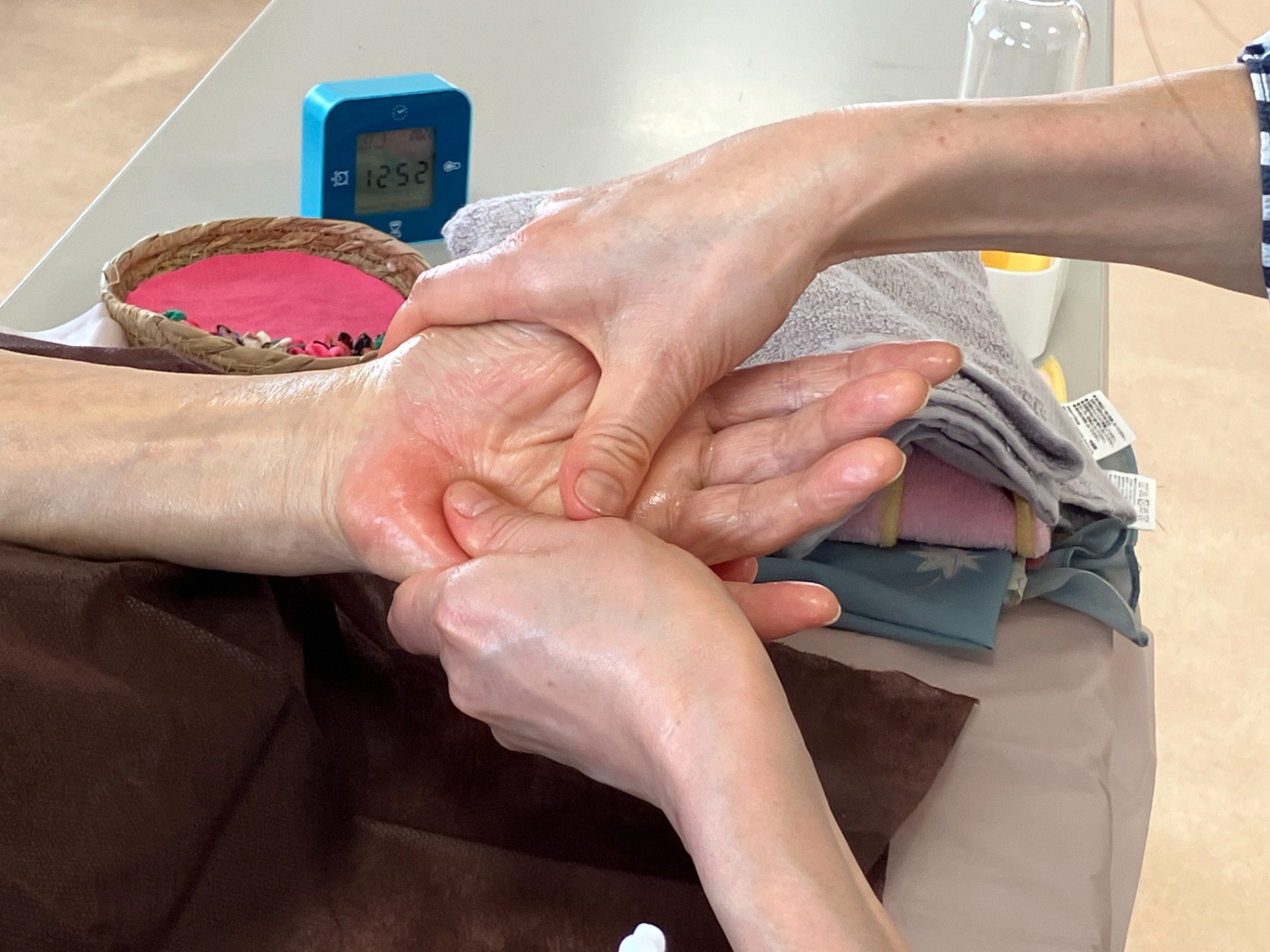 💄介護美容研究所の皆さまによる『美容アクティビティ～エステ～』を実施しました💄