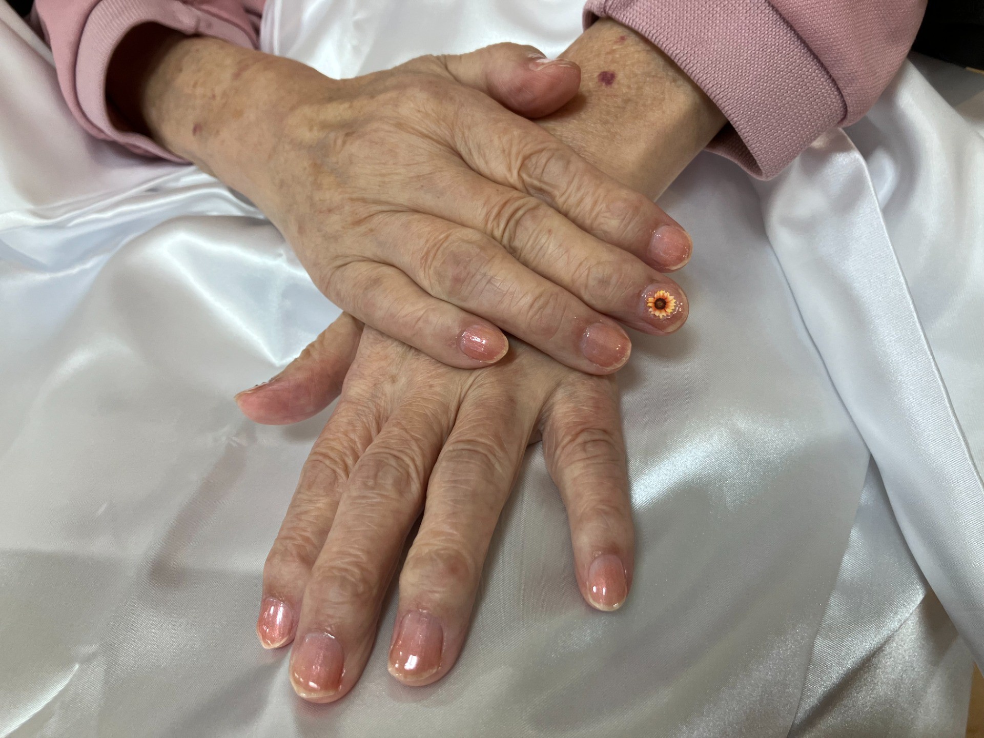 💅介護美容研究所の皆さまによる『美容アクティビティ～ネイル～』を実施しました💅